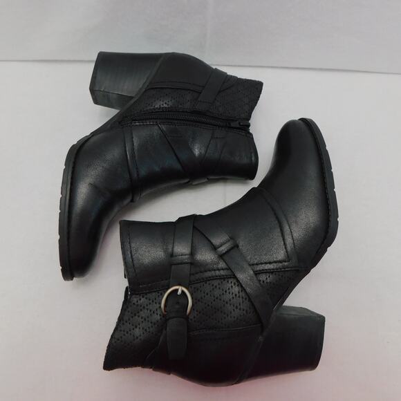 Baretraps Womens Black Launa Ankle Boot with Silver Buckle Size 7.5 - Picture 4 of 9
